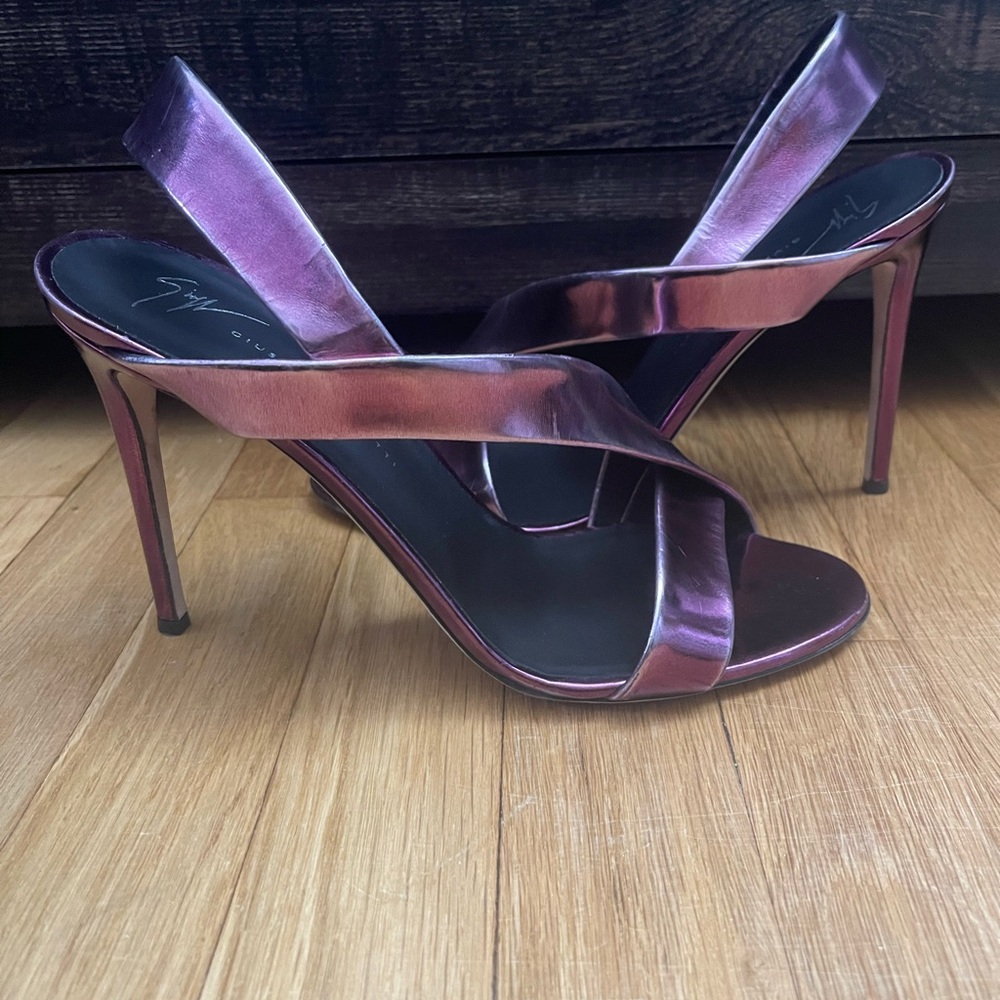 BRAND NEW Giuseppe Zanotti metallic pink heels